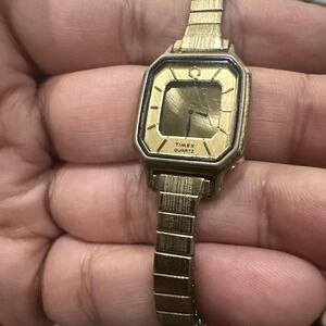 Working Vintage Q Timex Womens Watch Digital  Gold Tone New Battery 19mm Fit 6.5